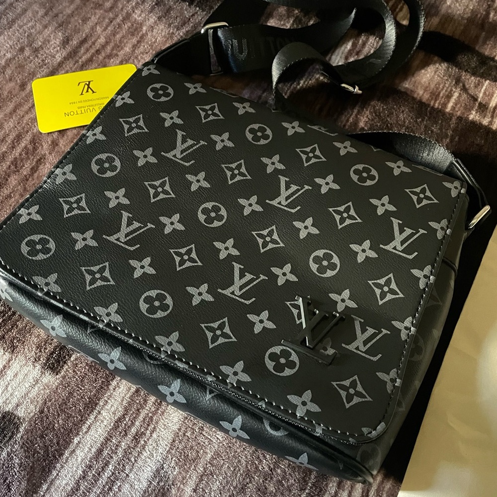 Louis Vuitton Black & Gray Monogram Messenger Bag - Picture 2 of 2